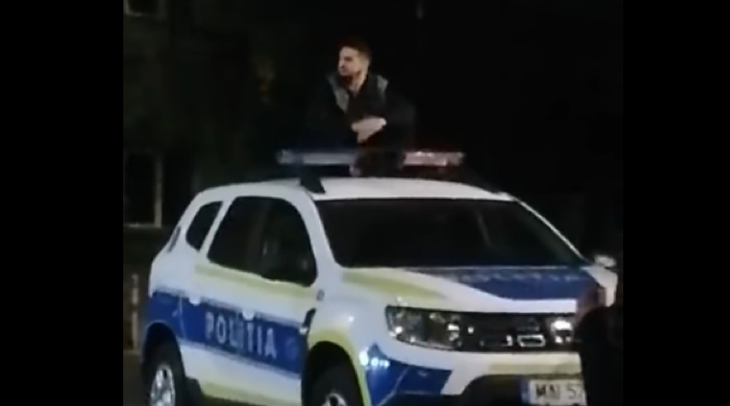 S-a suit pe mașina de Poliție Brașov