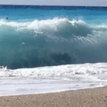 Un turist român în vârstă 50 de ani a murit în Lefkada, luat de valuri