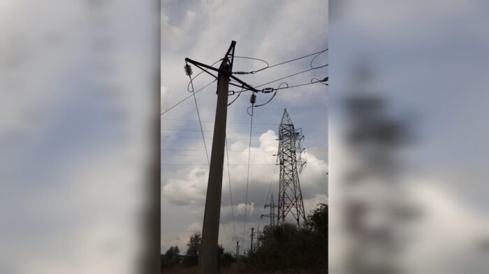 Un transformator electric a explodat si apoi a luat foc, la Navodari